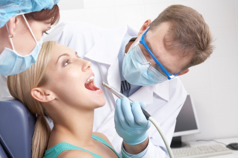 dentist-and-girl-768x511