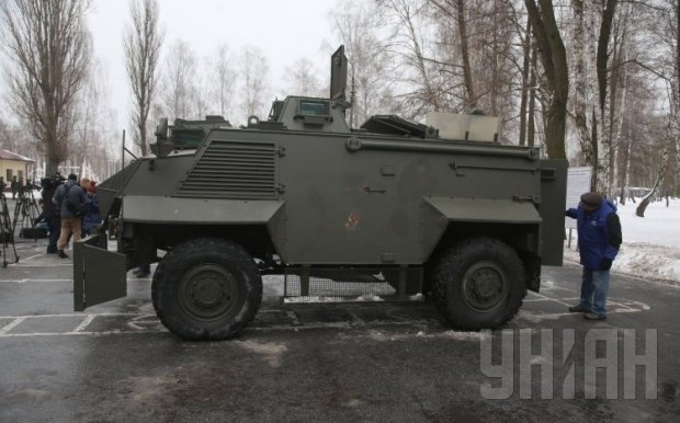 Кузов военных авто «Саксон» собран из брони натовского стандарта В7, что означает стойкость к подрыву на минах и фугасах.