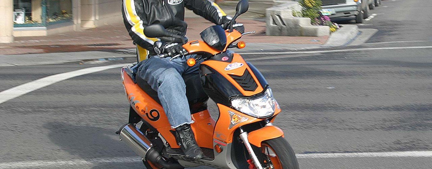 2011scooter-1440x564_c