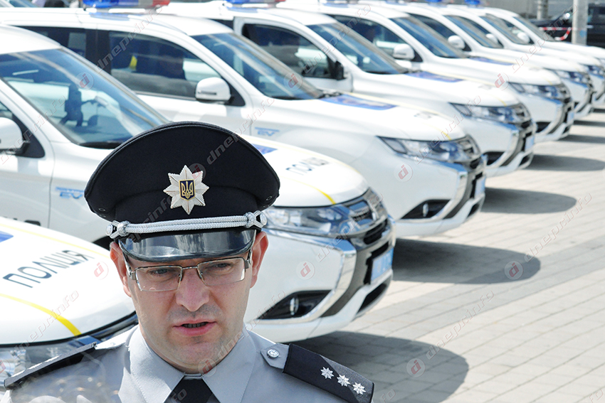 Как в Днепре министр Аваков передавал японские машины полицейским