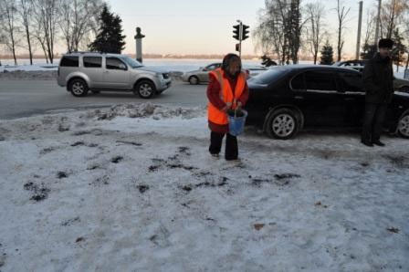 Новости Днепра про На очистке от снега внутриквартальных дорог работает полторы тысячи дворников