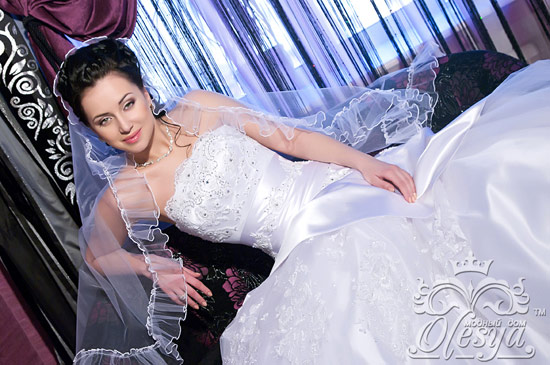 Новости Днепра про В салоне «Olesya» не просто шьют красивые свадебные платья, а создают гармоничный образ невесты!