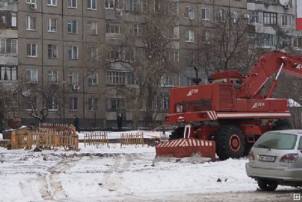 Новости Днепра про На улице Калиновой образовался провал диаметром 12 метров (ФОТО)