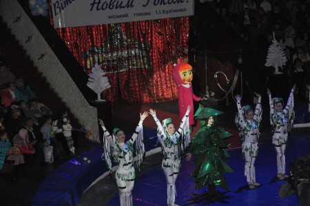 Новости Днепра про В Днепропетровском цирке на елку собрались около 2 тысяч детей (ФОТО)