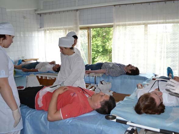 Новости Днепра про Больше тысячи добровольцев пришли сегодня сдать кровь (ФОТО)