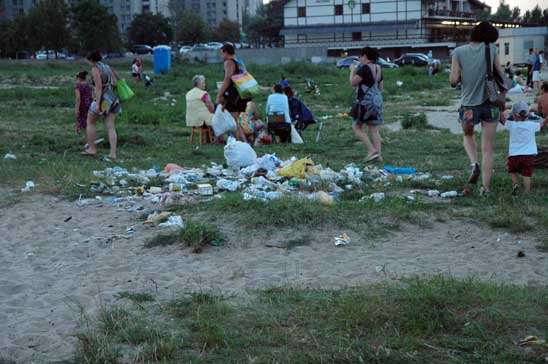 Новости Днепра про Активисты собирают горожан на субботник, чтобы очистить пляж (ФОТО)