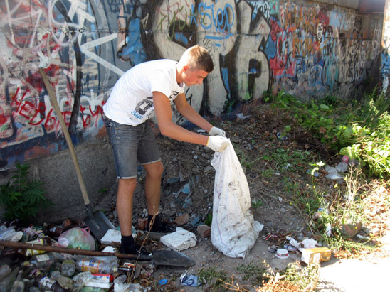 Новости Днепра про Квартал искусств призывает всех помочь в уборке набережной (ФОТО)