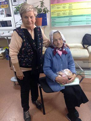 Новости Днепра про В Днепропетровске даже старики помогают раненым (ФОТО)