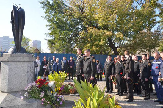 Новости Днепра про В Днепропетровске почтили память погибших при взрыве на ул. Мандрыковской (ФОТО)