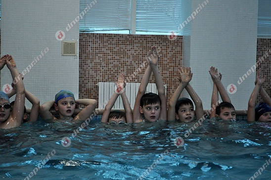 Новости Днепра про Днепропетровских детей обучают плаванию в обязательном порядке (ФОТО)