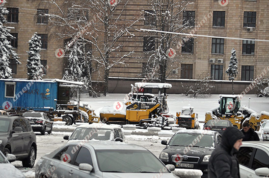 Новости Днепра про Кто отвечает за уборку снега и посыпку улиц? (ФОТО)