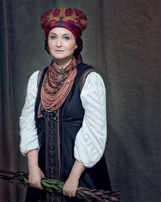 Новости Днепра про Украинских женщин одели в национальные костюмы (ФОТО)