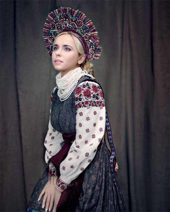 Новости Днепра про Украинских женщин одели в национальные костюмы (ФОТО)