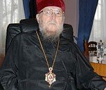 Старейшему митрополиту Украины — 90: Пишет стихи, знает 18 языков и увлекается вышивкой