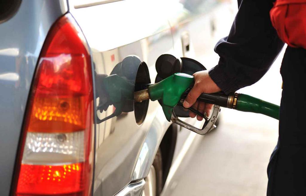 Каковы цены на бензин и дизельное топливо по разным АЗС Днепропетровской области сегодня?