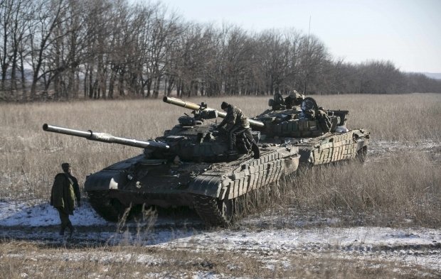 За сутки из РФ для боевиков прибыли 4 конвоя снабжения количеством до 55 единиц транспорта и 28 единиц боевой техники, включая танки, ББМ и самоходную артиллерию.