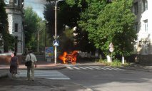 Возле центрального проспекта сегодня утром сгорело авто