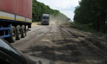 Ухабы и колеи никуда не уйдут: депутаты не смогли спасти украинские дороги