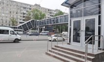 Из-за надземного перехода на Слобожанском проспекте женщина сломала ногу