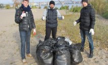 Днепровские эко-активисты убрали мусор на Монастырском острове