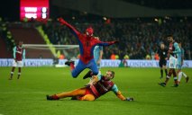 Человек-паук заработал пенальти в футбольном матче