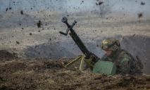 Подавляя огневую активность врага, солдаты ВСУ отстреливались от террористов