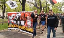 В Днепре прошло шествие активистов с портретами Бандеры и Шухевича в честь праздника