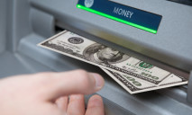 В Украине банкоматы принимают фальшивые доллары