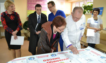 В Днепре Посол США проверила больницу Мечникова