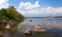 Власти Днепра отрицают загрязнение реки нефтепродуктами