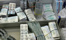 Врачи больниц Днепра завышают цены на лекарства и покупают себе джипы