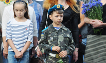 В Днепре почтили память погибших три года назад в сбитом ИЛ-76 десантников