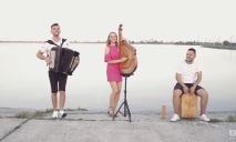 Музыканты из Украины сыграли самую популярную песню на народных инструментах