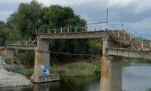 После реконструкции павлоградский мост через реку Волчья станет удобным и безопасным для пешеходов