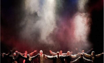 В театре Днепра зрители вместе с актерами почтили жертвы Голодомора