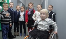 Жизнь без барьеров: особая первоклассница уже два месяца посещает обычную школу в Петриковке