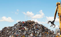 Мусорный завал: в одном из районов Днепра 3 месяца не вывозят мусор