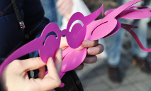 Сквозь «розовые очки»: в Днепре протестовали  против загрязнения окружающей среды