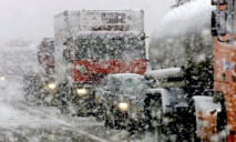 Срочно: из-за снегопада перекрывают дороги Днепропетровщины