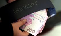 Украинцы стали любить заработную плату в конвертах