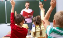 Городские власти намерены поставить «своих людей» во все школы Днепра