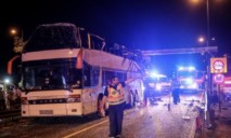Автобус перерезало пополам: украинцы травмировались в жутком ДТП