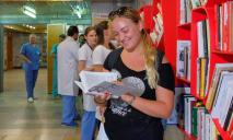 В уголок буккроссинга больницы Мечникова облгосадминистрация подарила уже почти 2 тысячи книг (ФОТОРЕПОРТАЖ)
