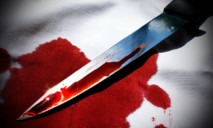 Кровавое утро: мужчину зарезали в подъезде