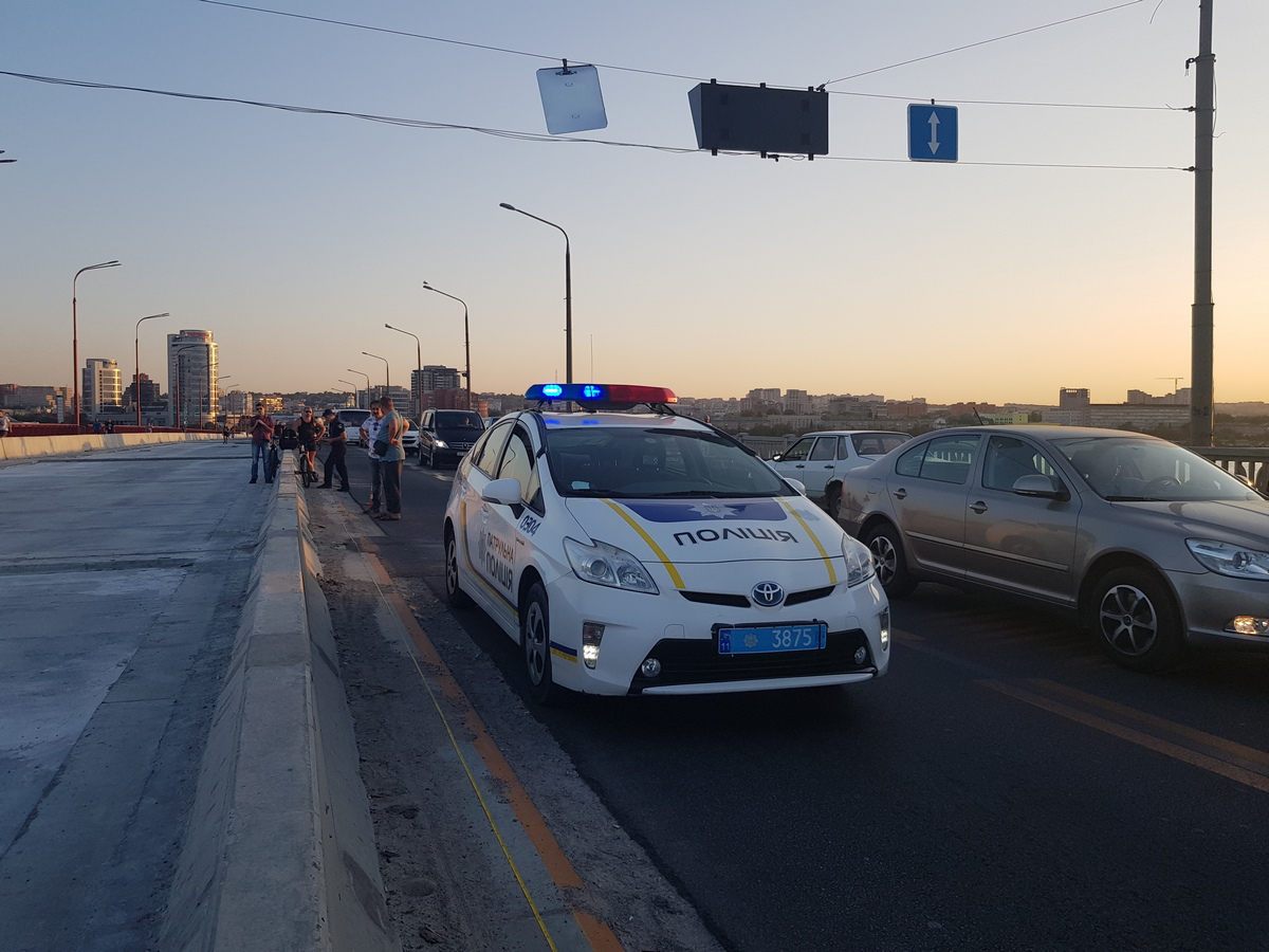 Новости Днепра про Срочно: въезд на Новый мост перекрыла полиция