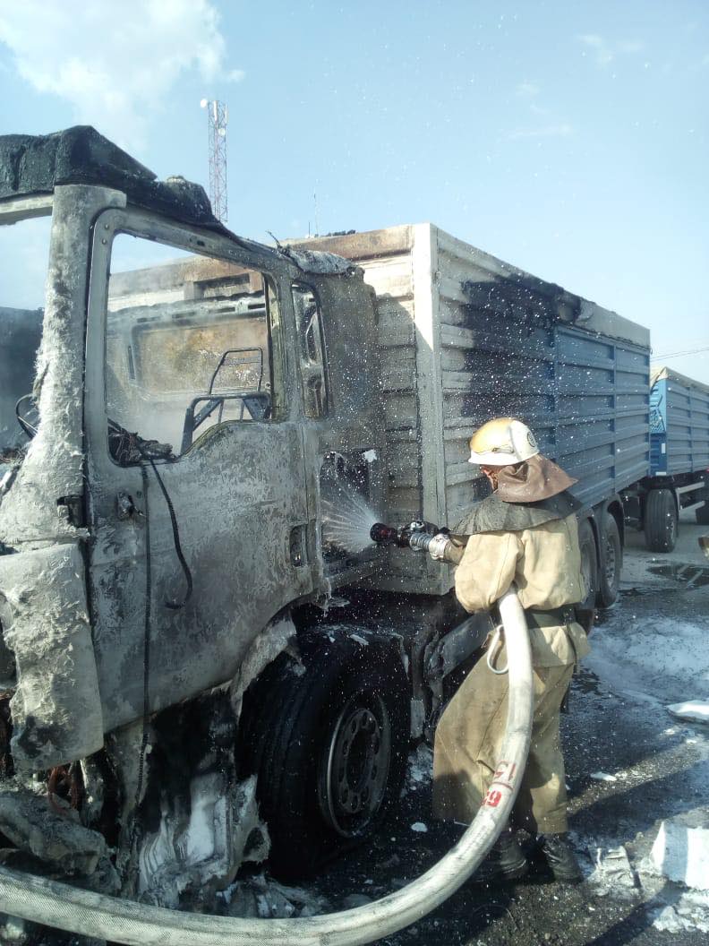 Новости Днепра про Огонь уничтожил грузовой автомобиль