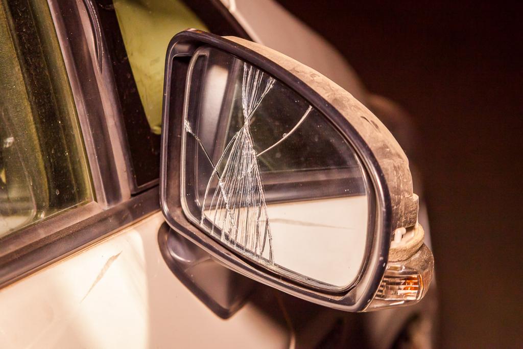 Новости Днепра про В Днепре хулиган напал на автомобиль полиции