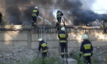 Спасатели Днепра 1 сентября тушили пожар в ангаре