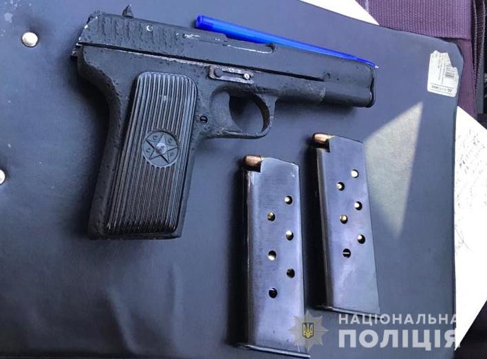 Новости Днепра про Днепрянин продал пистолет полицейским