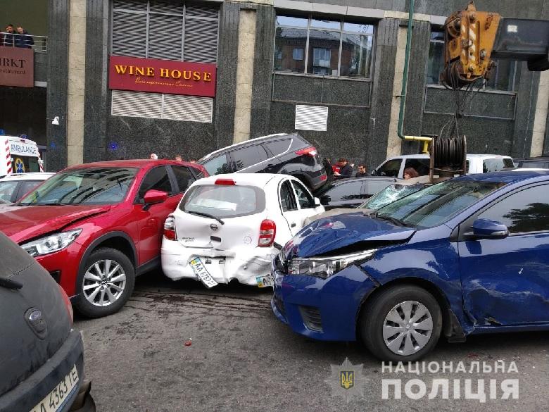 Новости Днепра про Грузовик «без тормозов»: ДТП с 20 автомобилями